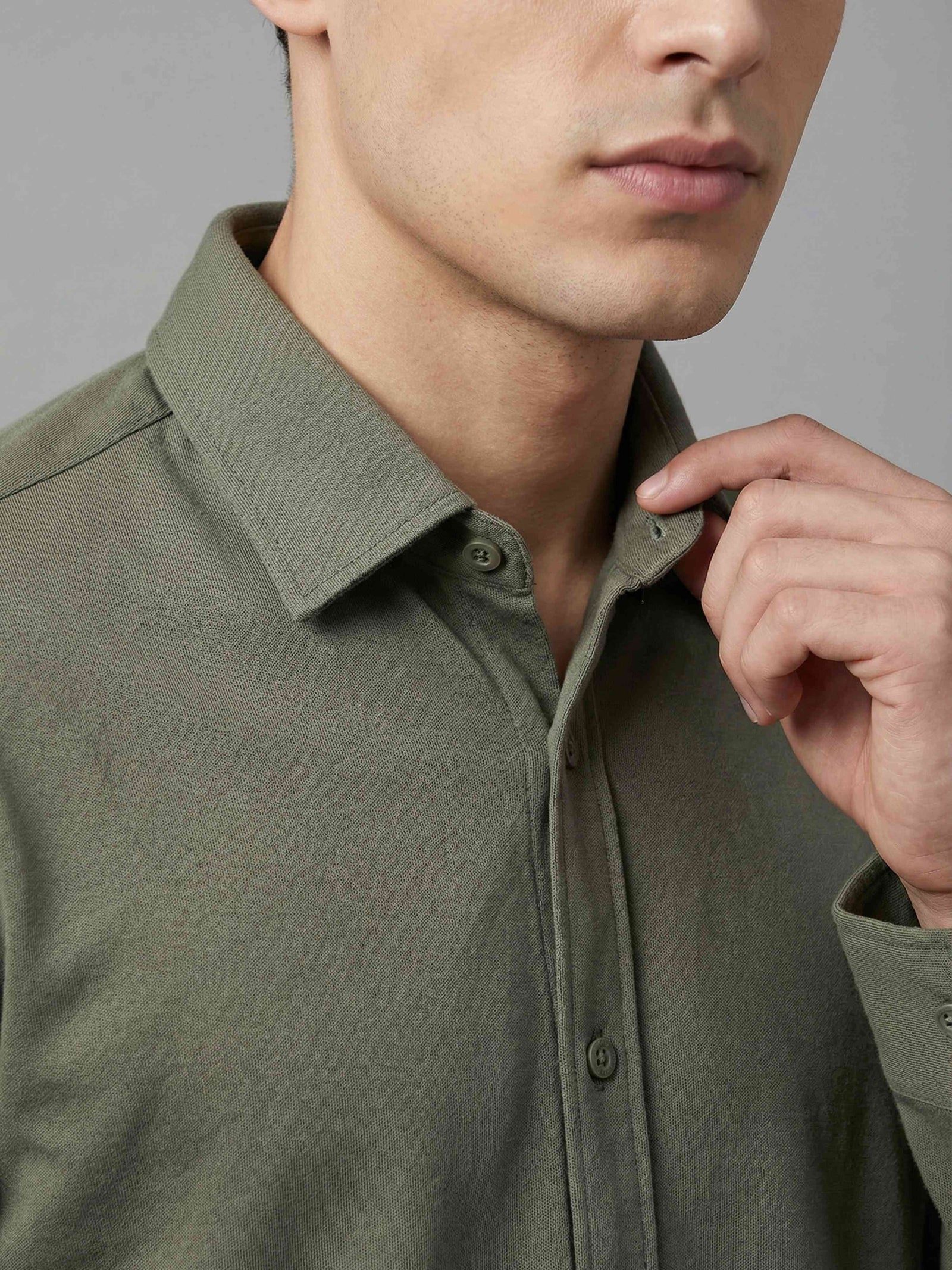 Celio* Men Solid Olive Cotton Regular Fit Shirts