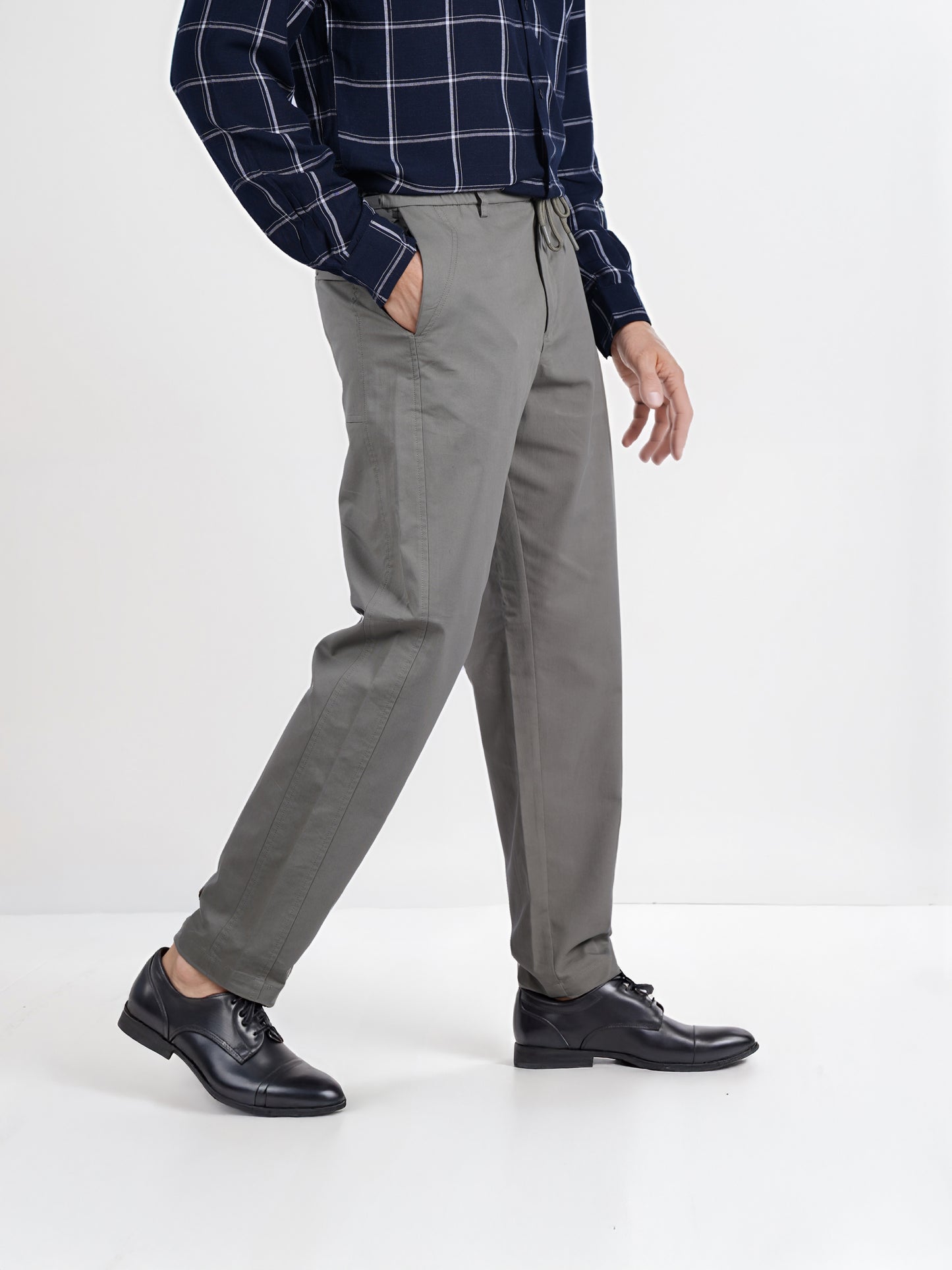 Celio* Men Olive Solid Slim Fit Polyester Cargo