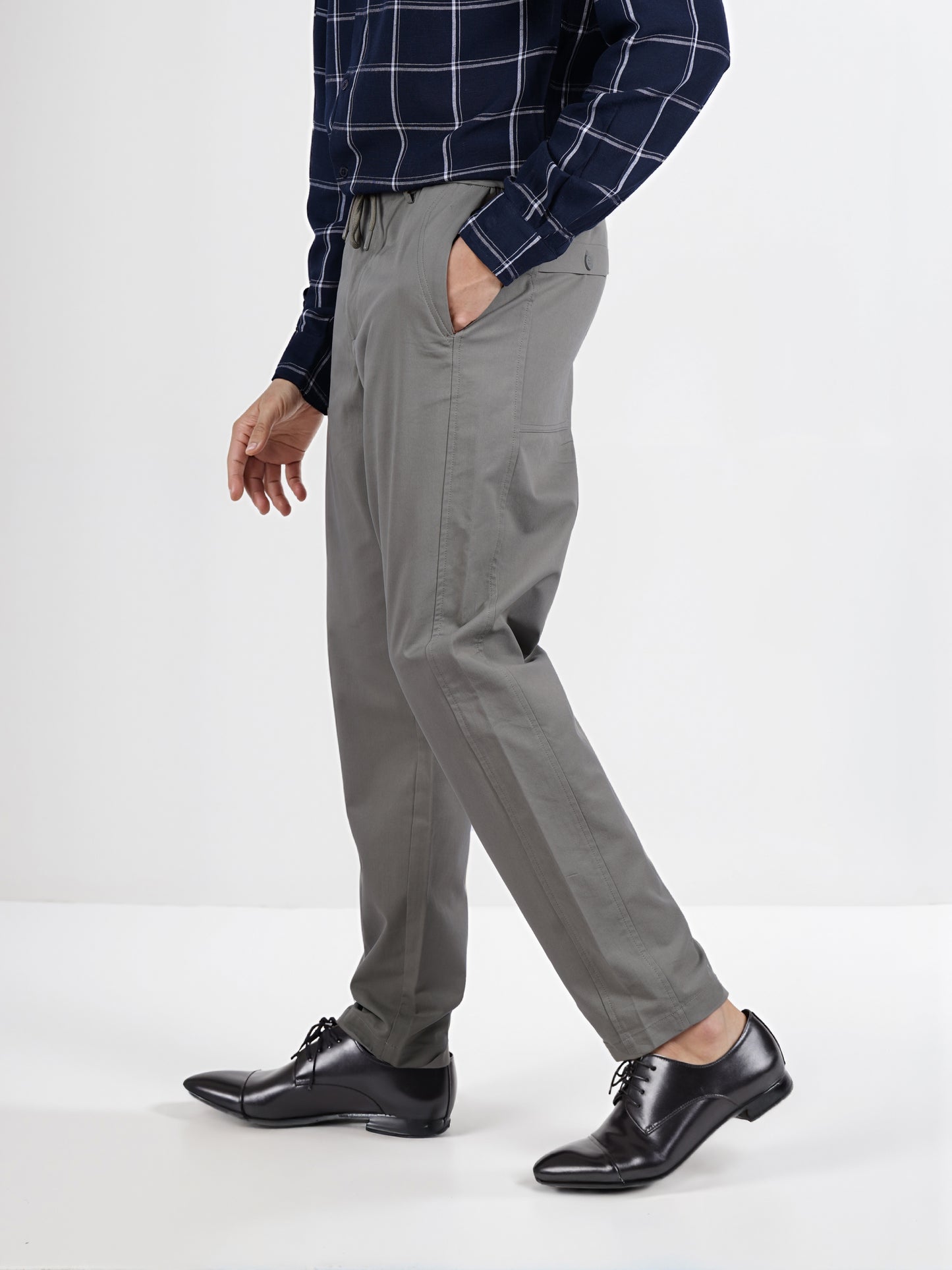 Celio* Men Olive Solid Slim Fit Polyester Cargo