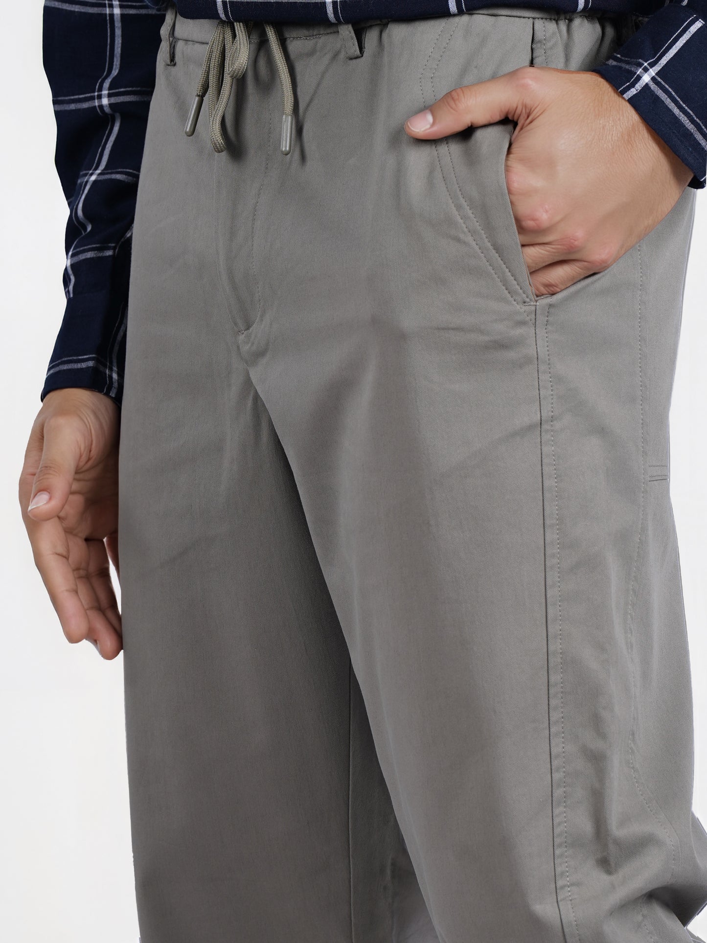 Celio* Men Olive Solid Slim Fit Polyester Cargo