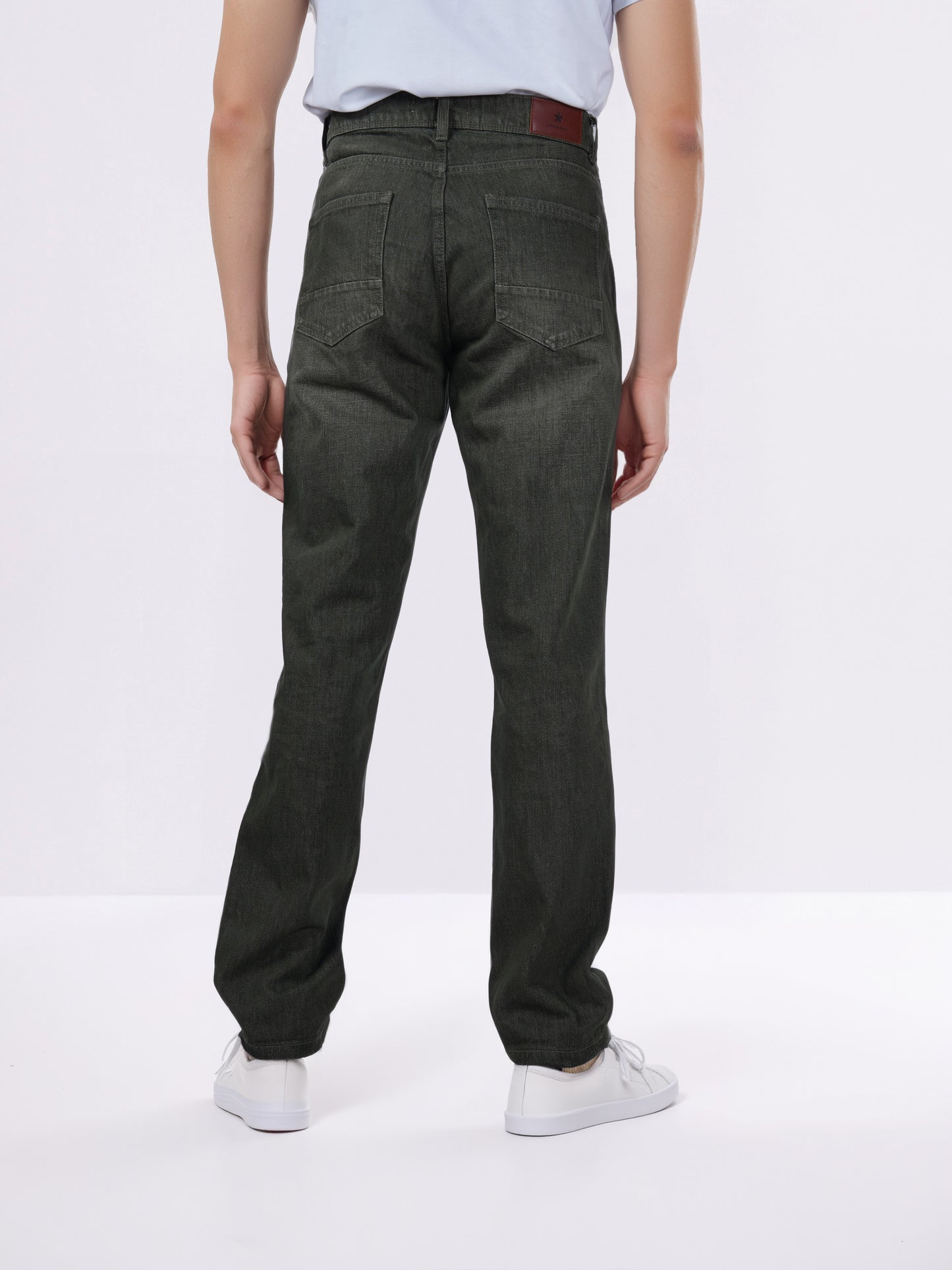 Celio* Men Olive Solid Loose Fit Cotton Jeans