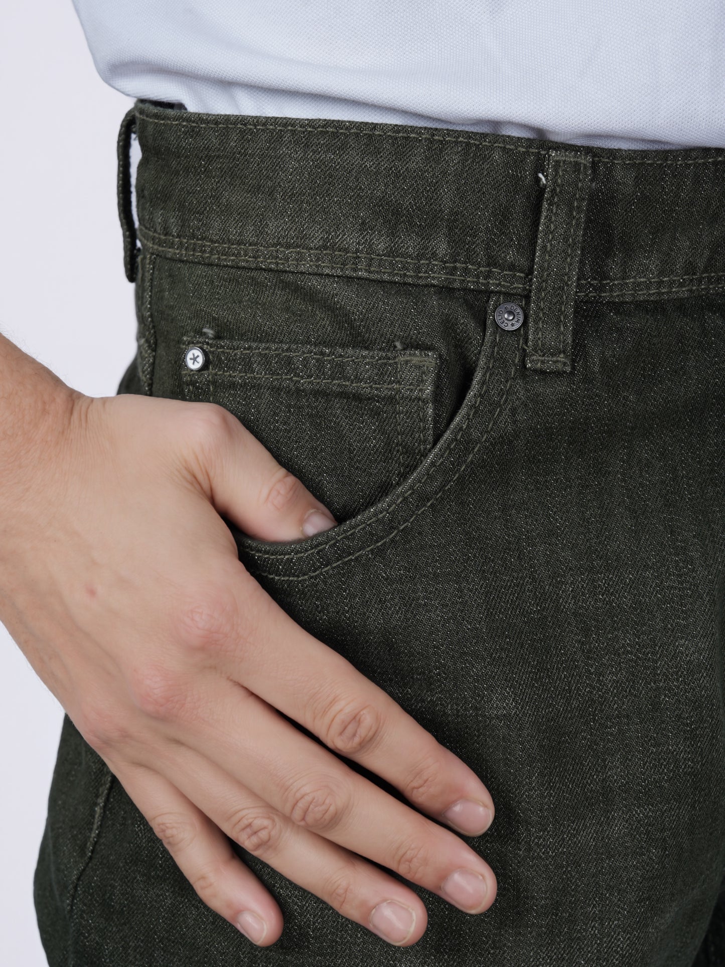 Celio* Men Olive Solid Loose Fit Cotton Jeans