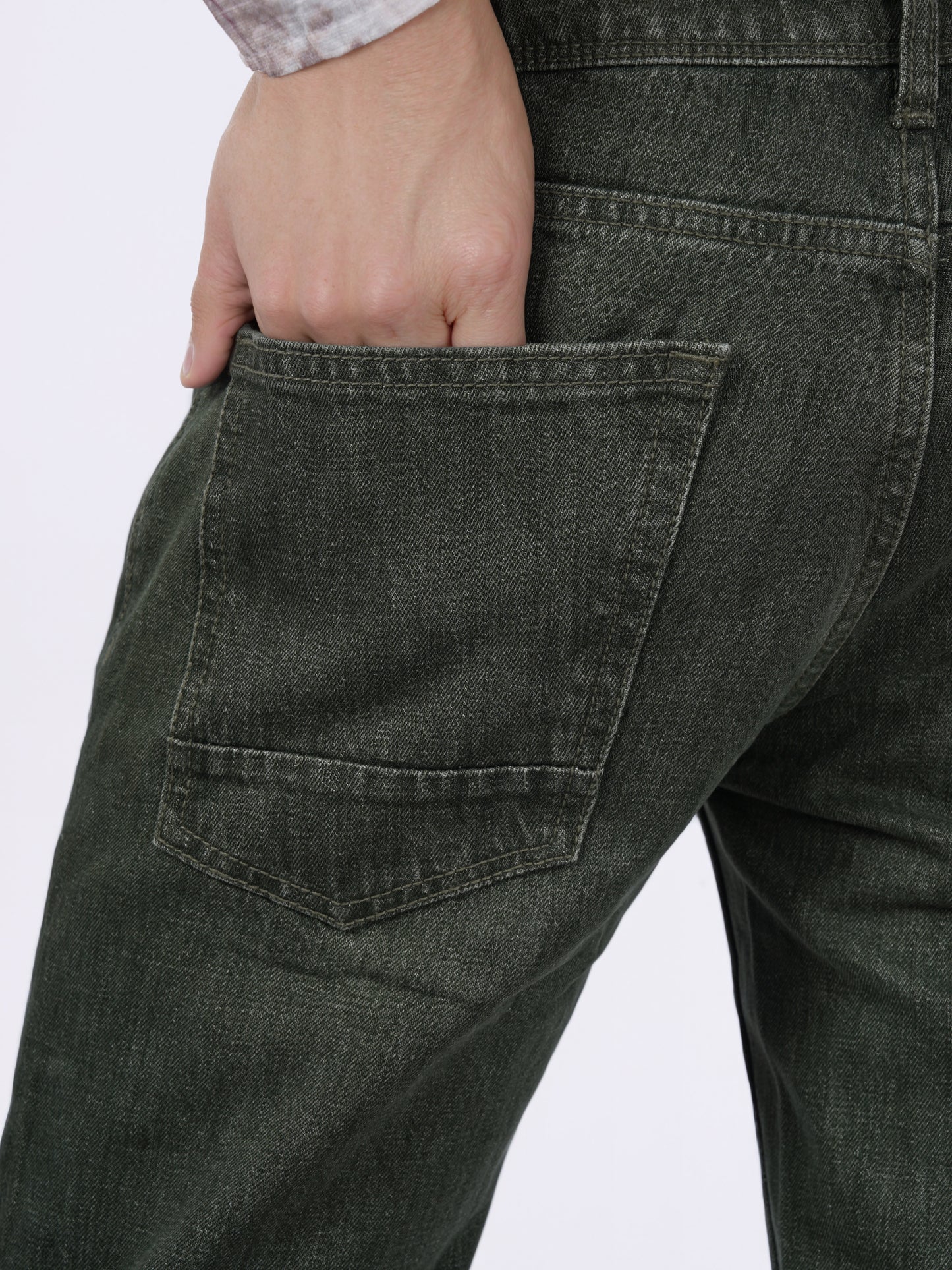 Celio* Men Olive Solid Loose Fit Cotton Jeans