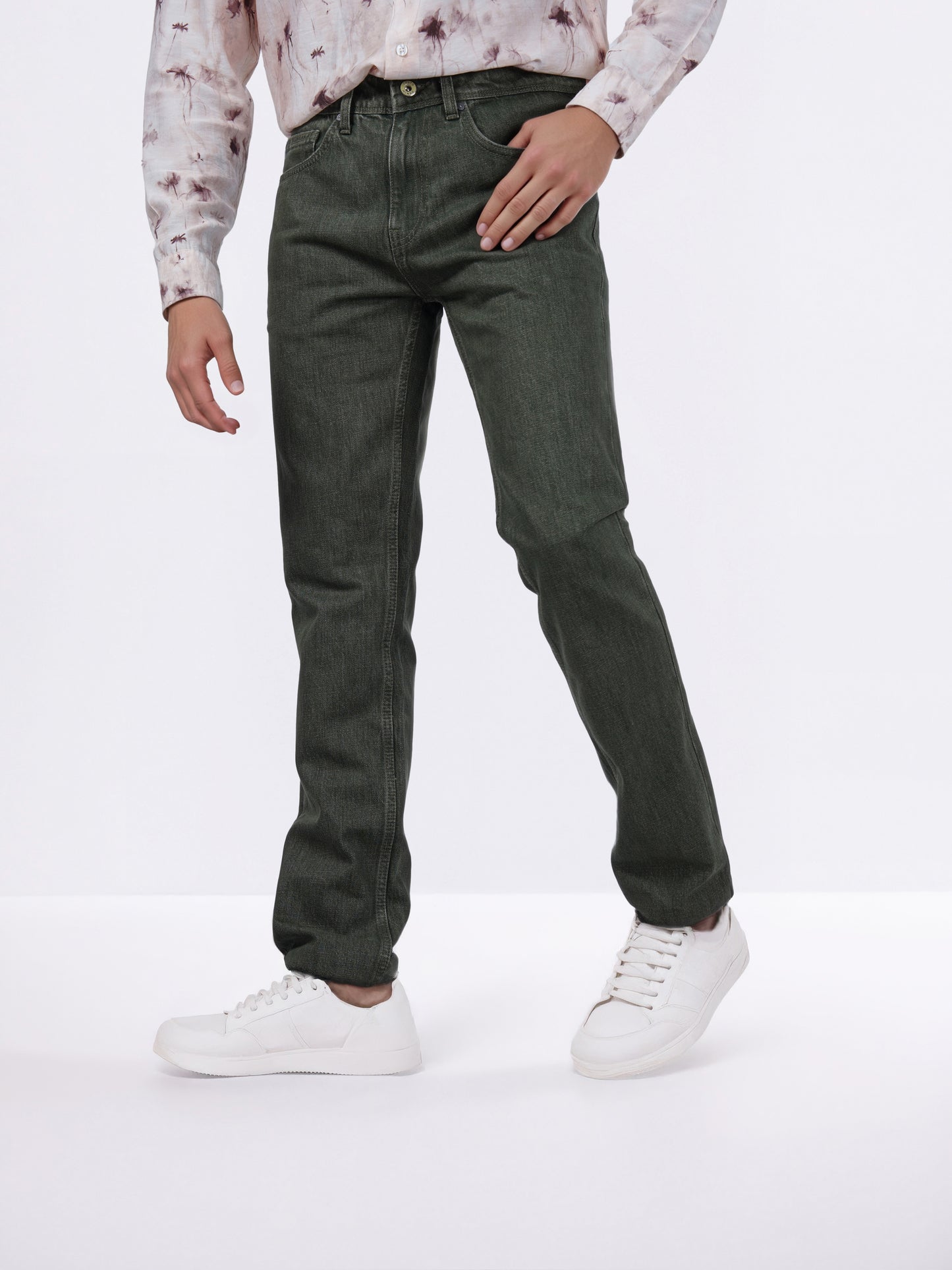 Celio* Men Olive Solid Loose Fit Cotton Jeans