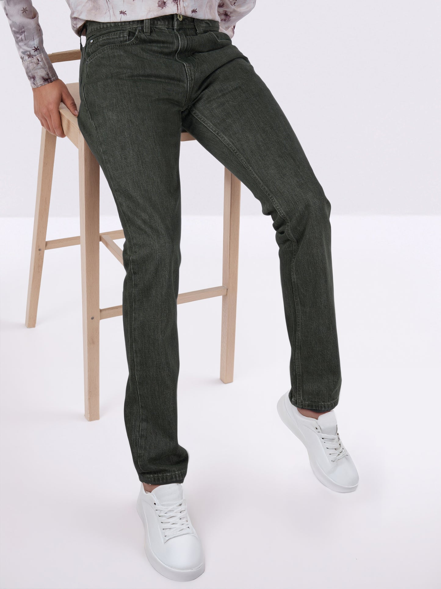 Celio* Men Olive Solid Loose Fit Cotton Jeans