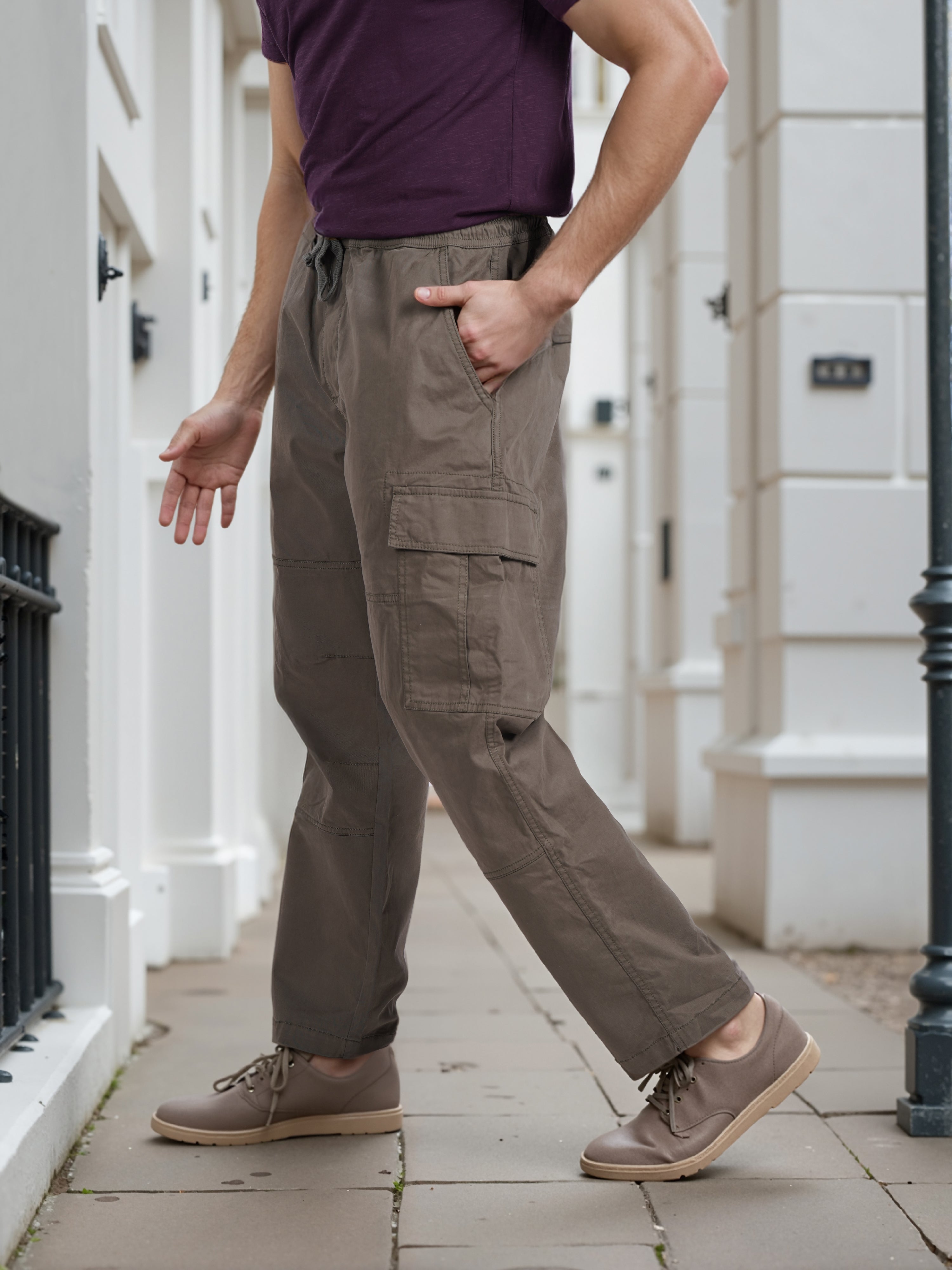 Celio Men Olive Solid Regular Fit Cotton Trousers