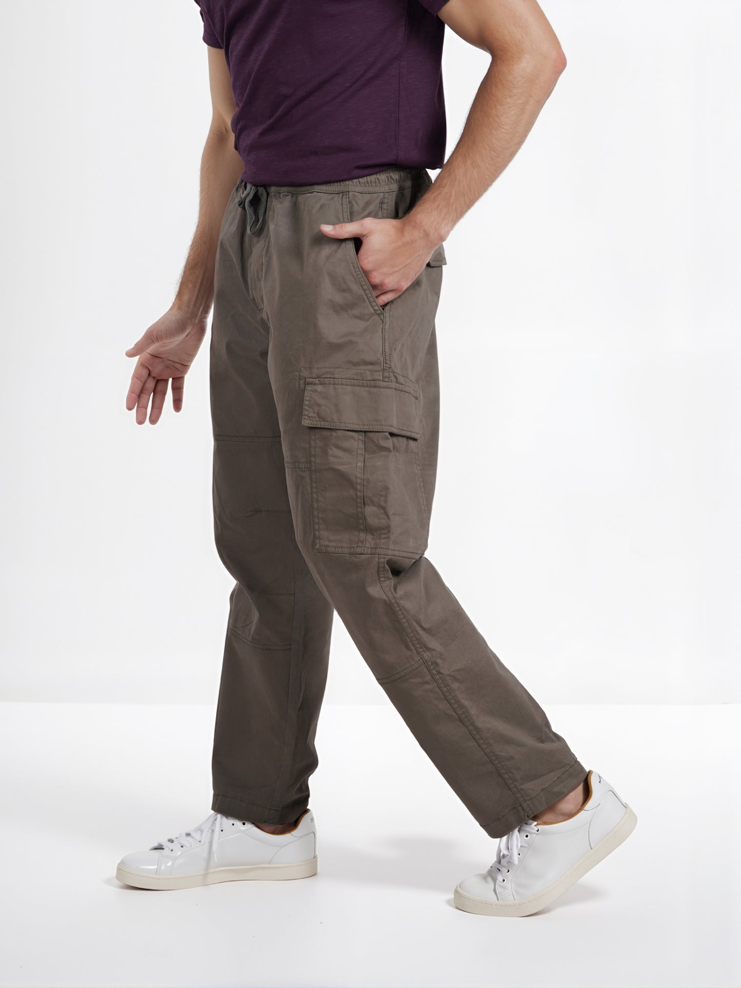Celio* Men Olive Solid Regular Fit Cotton Trousers
