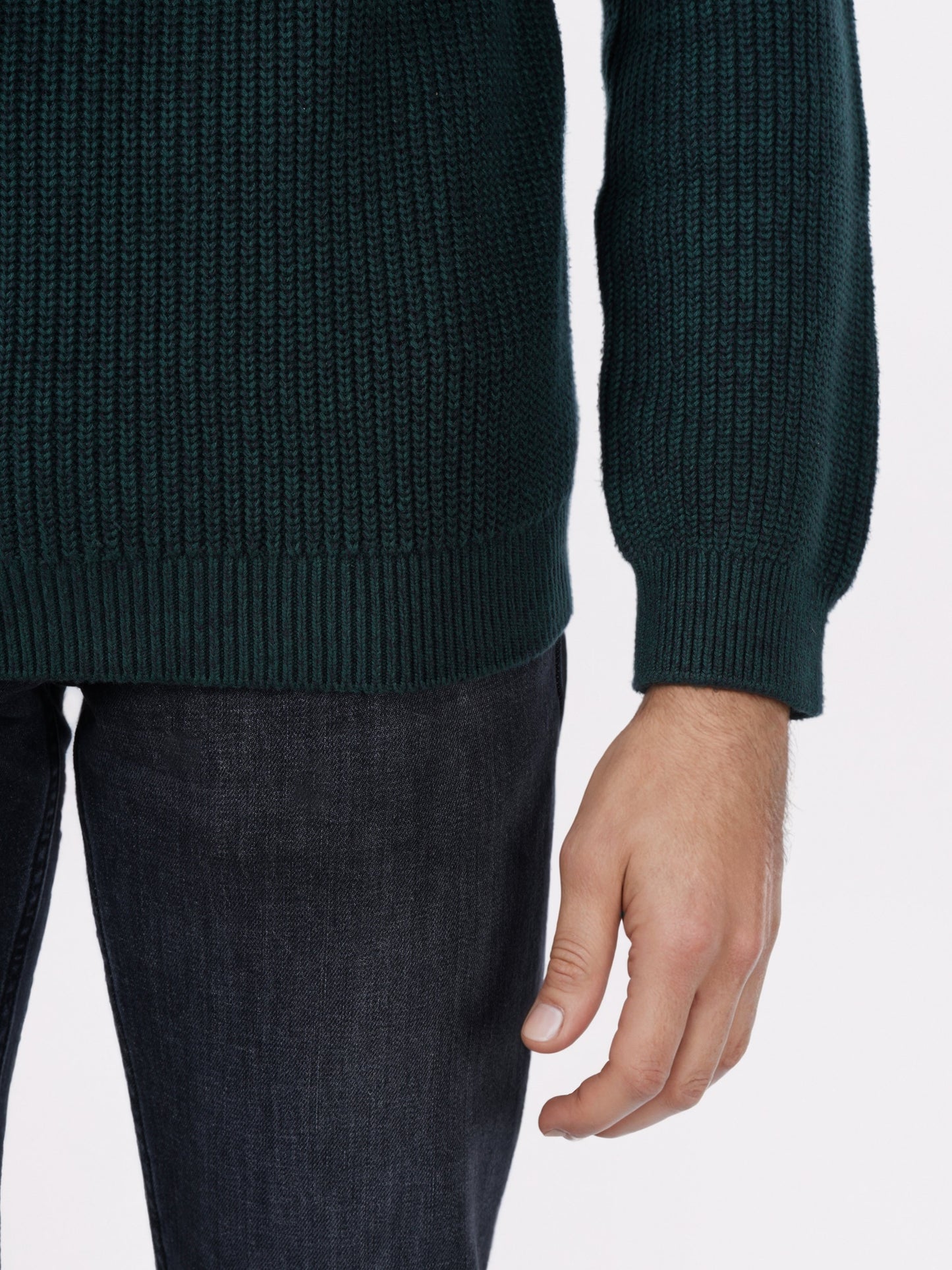 Celio* Men Green Solid Regular Fit Cotton Sweaters