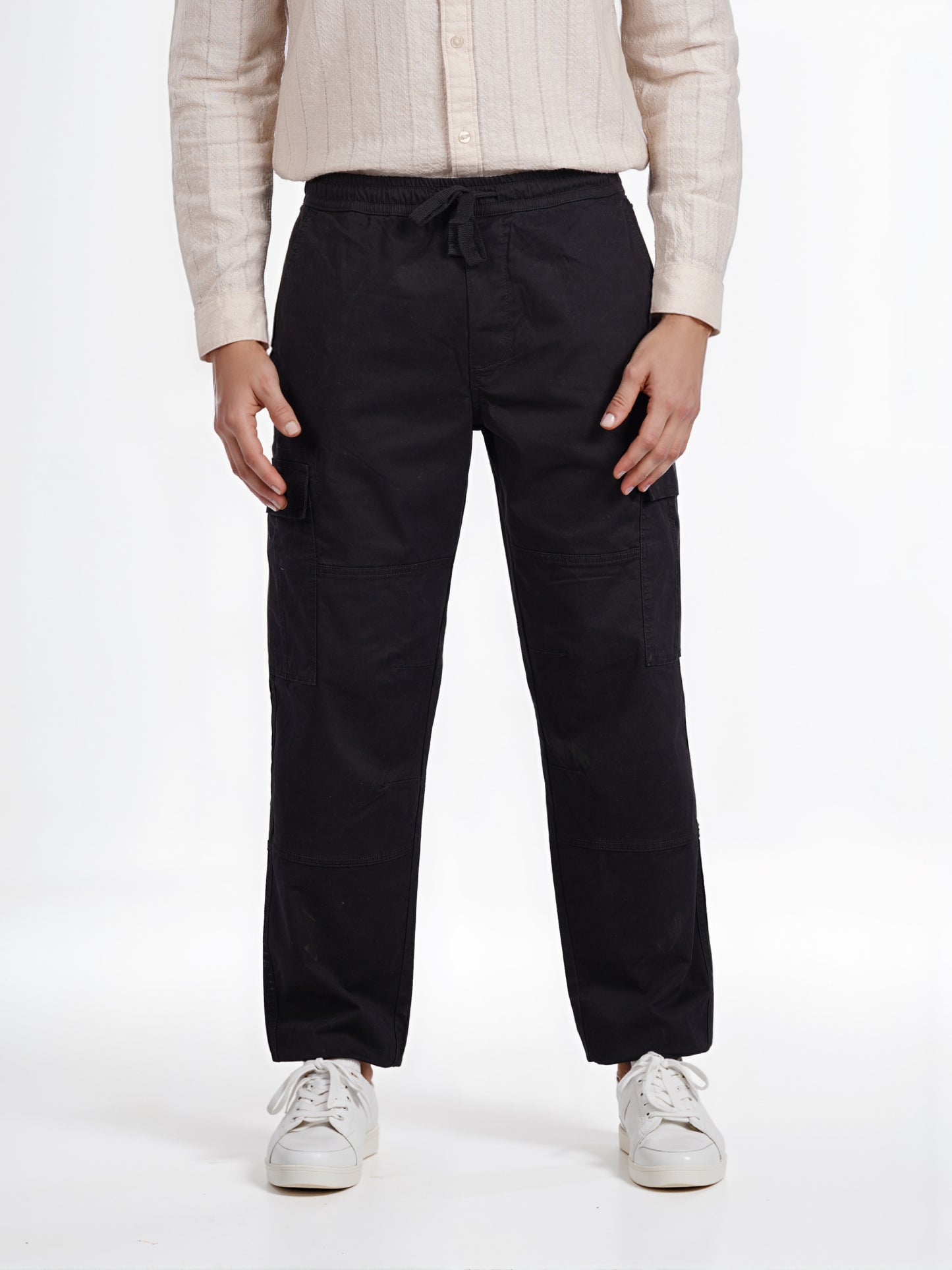 Celio* Men Black Solid Straight Fit Cotton Cargo