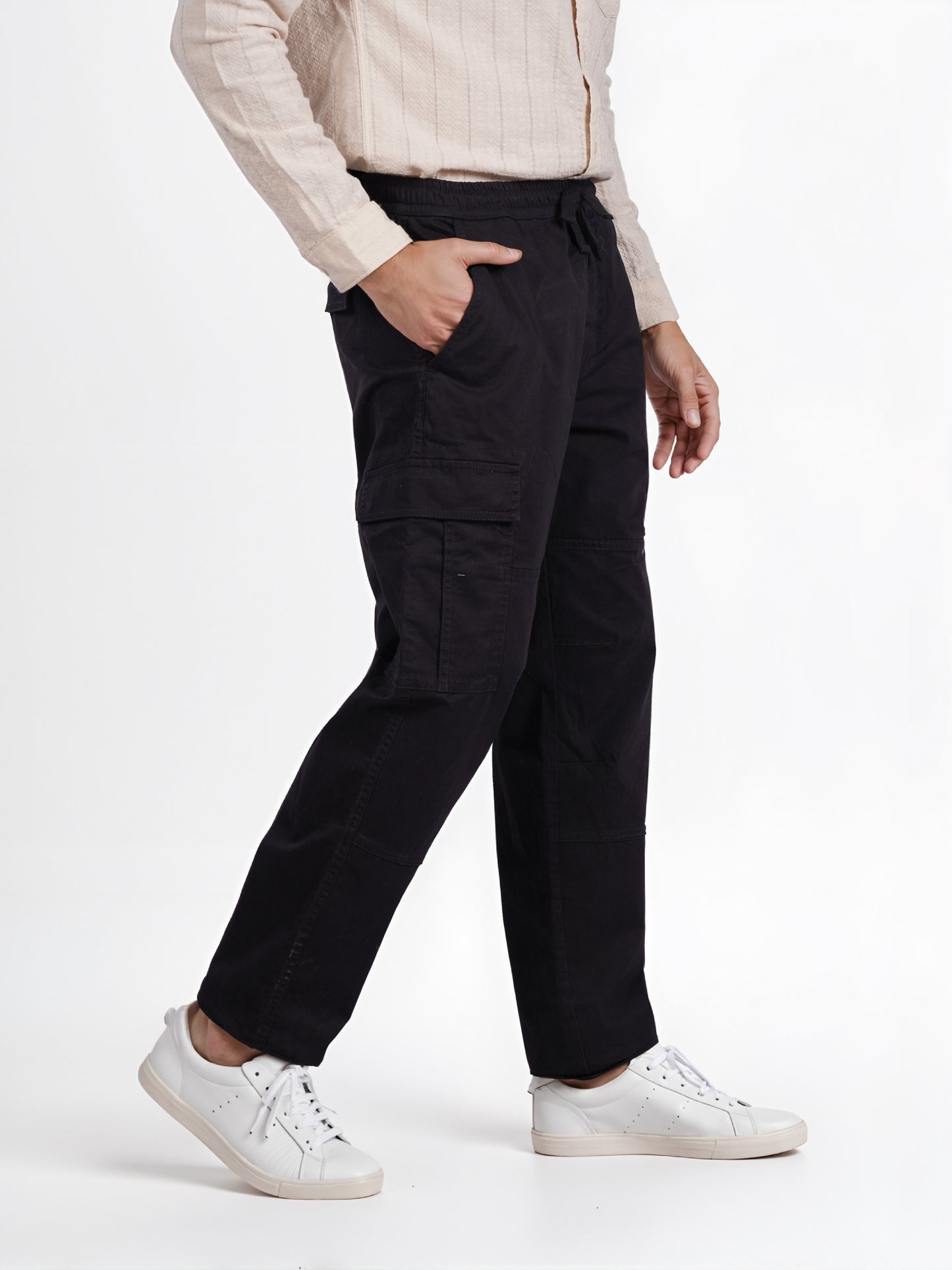 Celio* Men Black Solid Straight Fit Cotton Cargo