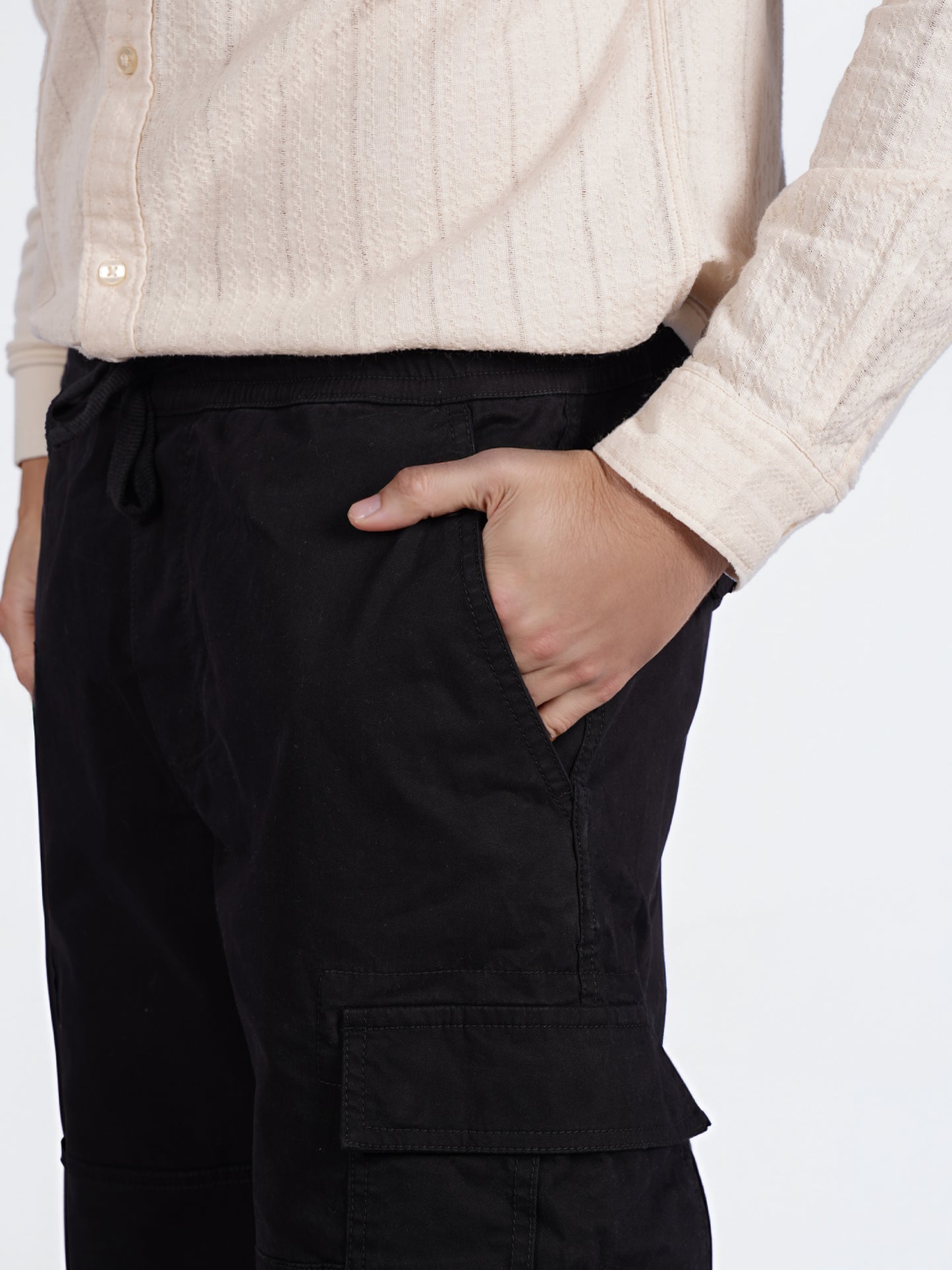 Celio* Men Black Solid Straight Fit Cotton Cargo