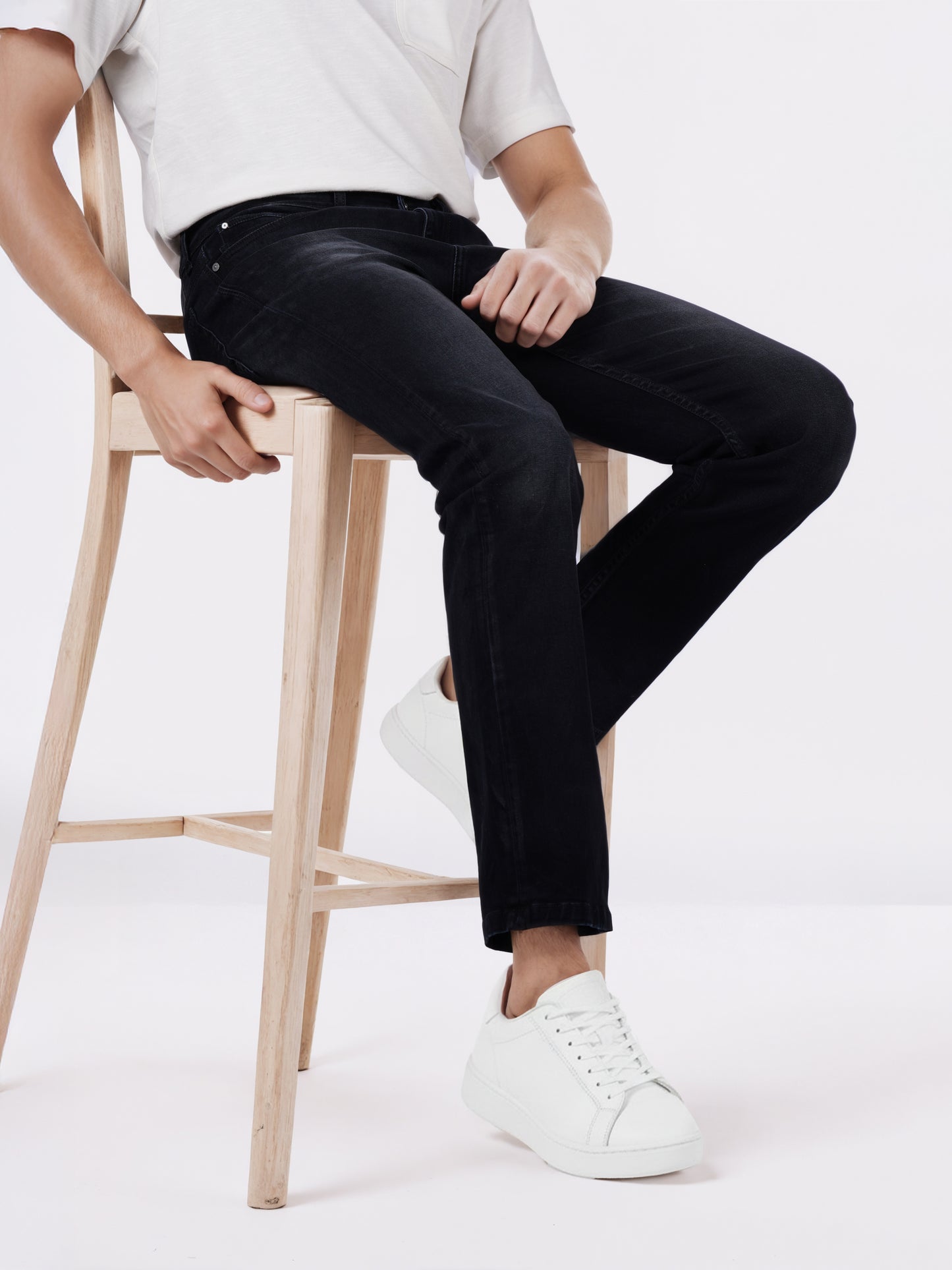 Celio* Men Black Solid Straight Fit Cotton Jeans