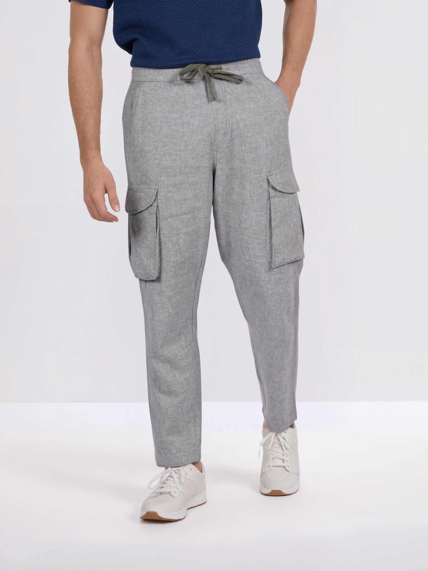 Celio* Men Grey Solid Straight Fit Cotton-Linen-Blend Trousers