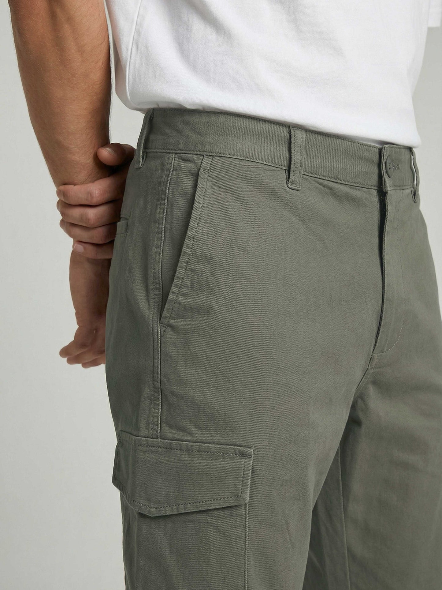 Celio* Men Olive Solid Straight Fit Cotton Trousers