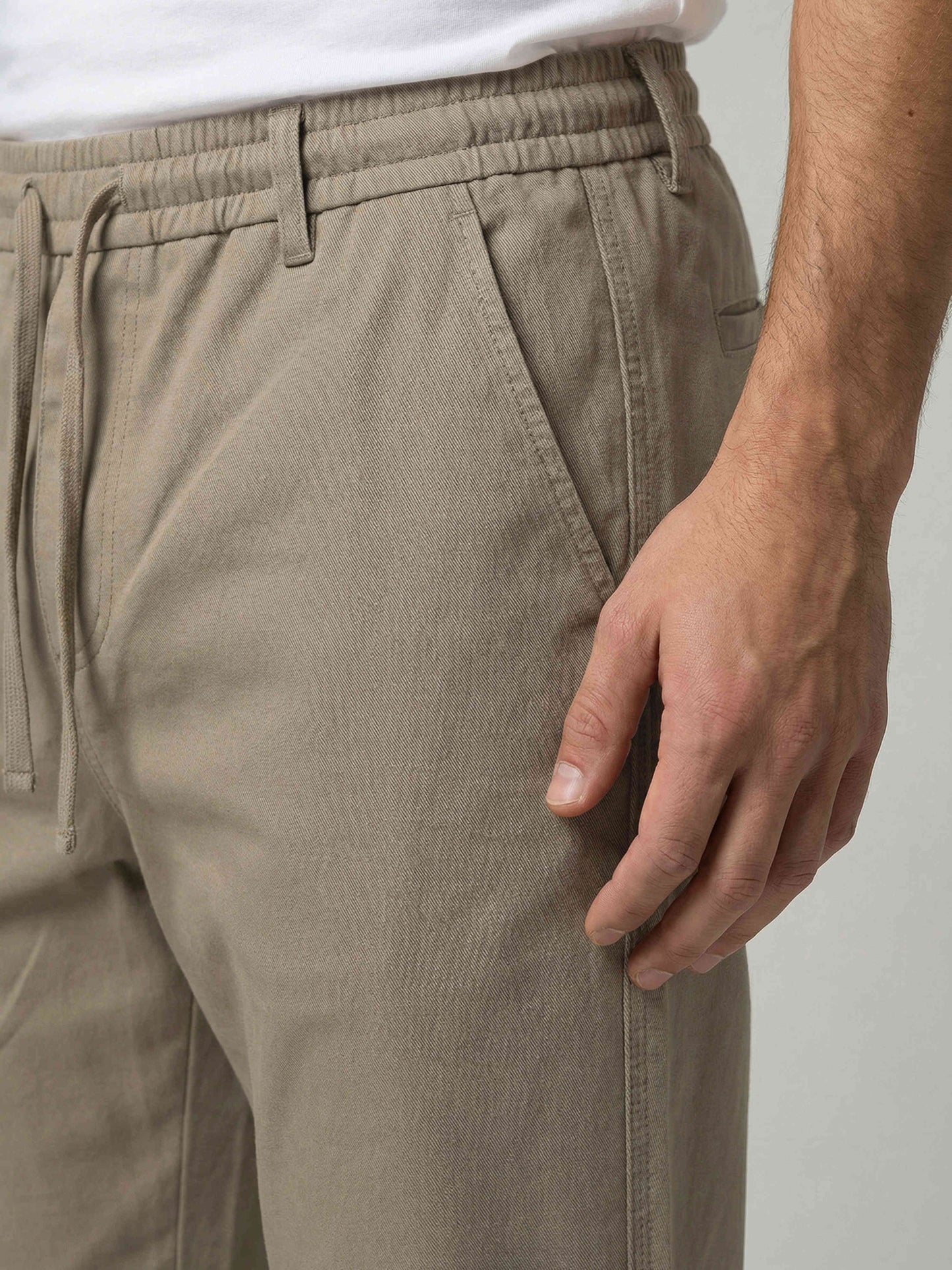 Celio Men Beige Solid Slim Fit Poly-Blend Trousers