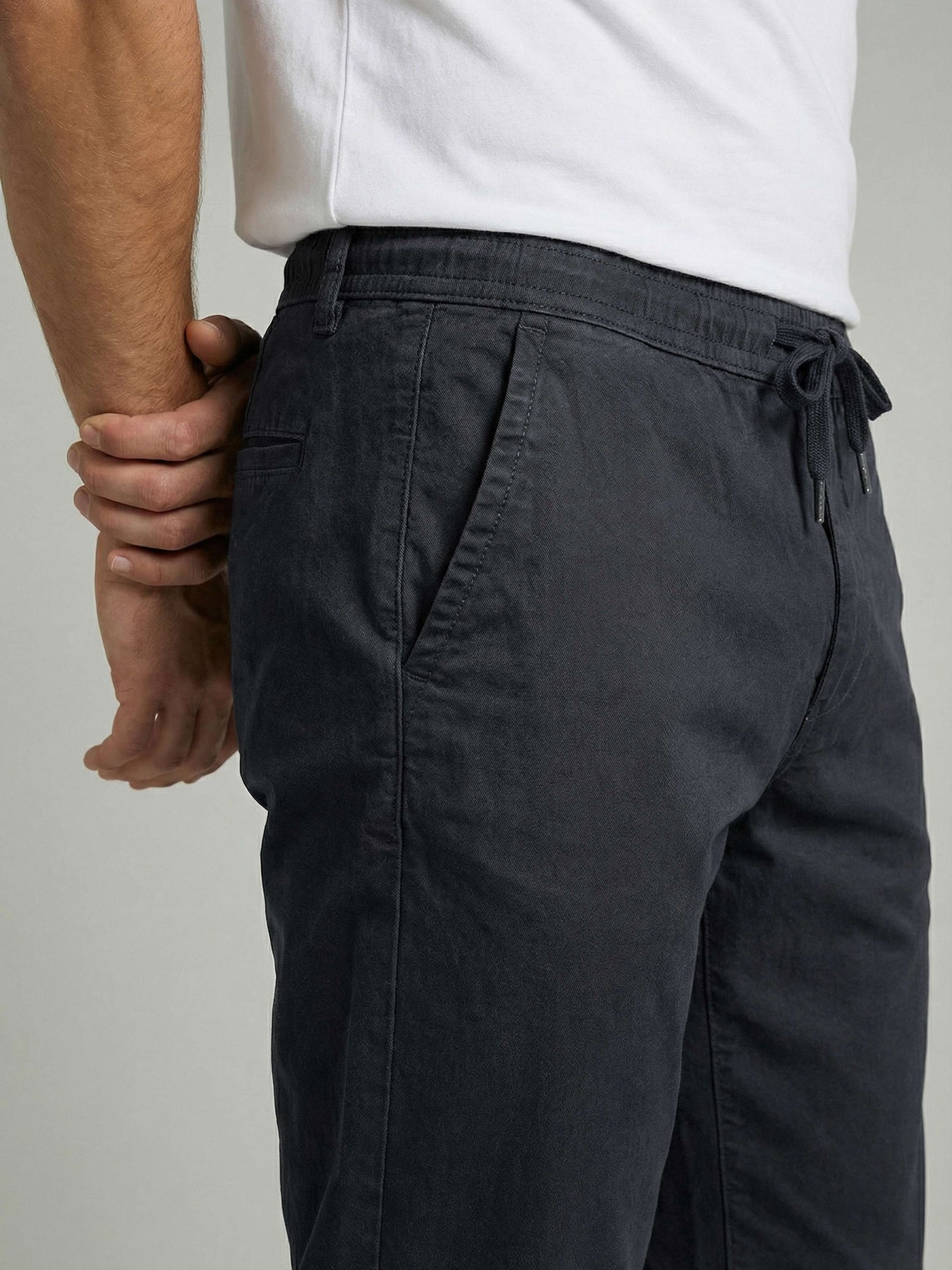 Celio* Men Grey Solid Relaxed Fit Cotton Trousers