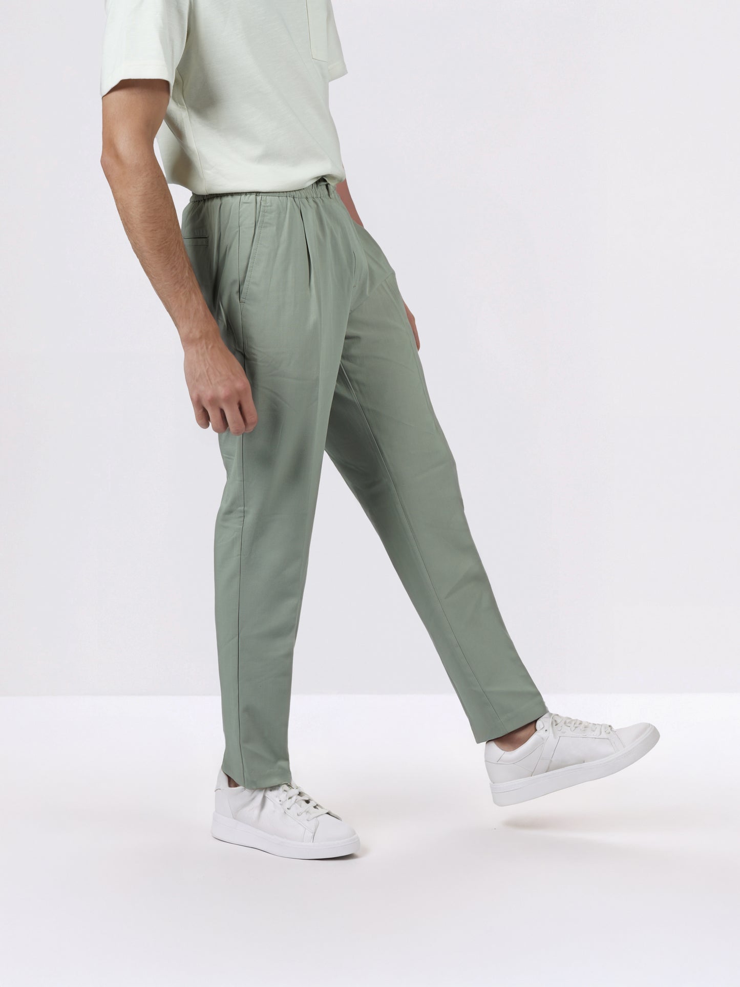 Celio* Men Olive Solid Straight Fit Poly-Blend Trousers