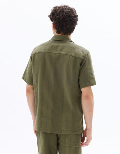 Celio Men Olive Solid Regular Fit Cotton Shirts