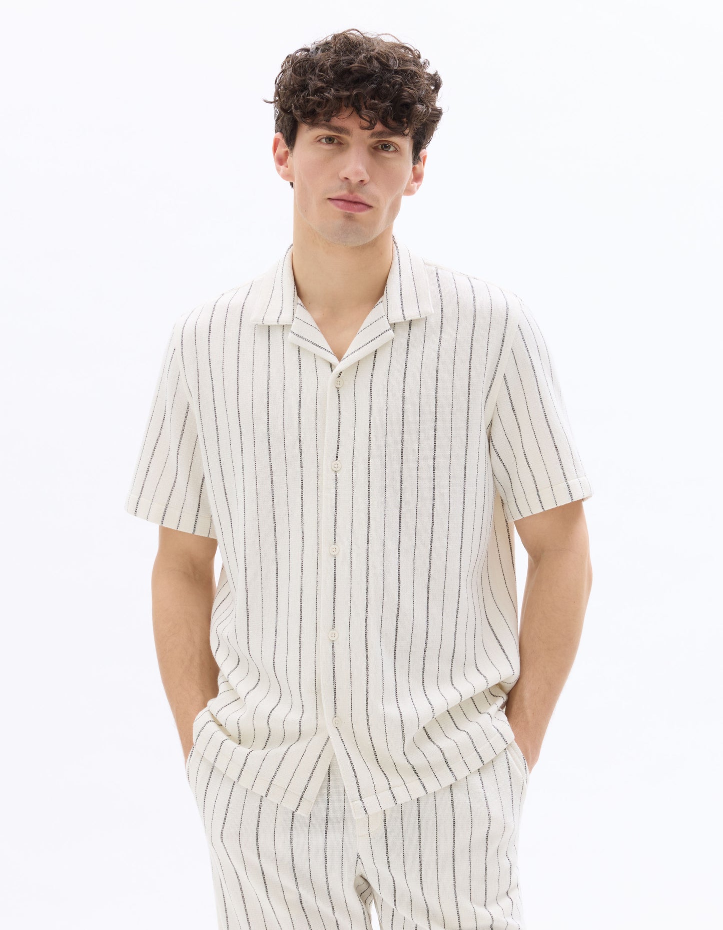 Celio Men Off white Striped Regular Fit Cotton Shirts