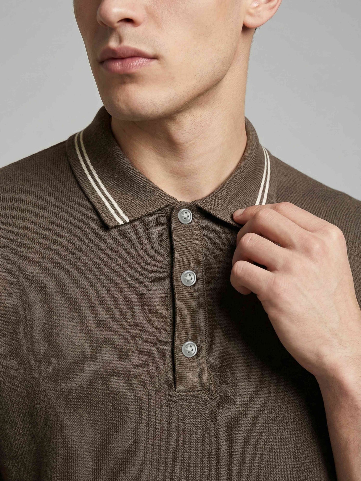 Celio* Men Brown Solid Regular Fit Cotton T-Shirts