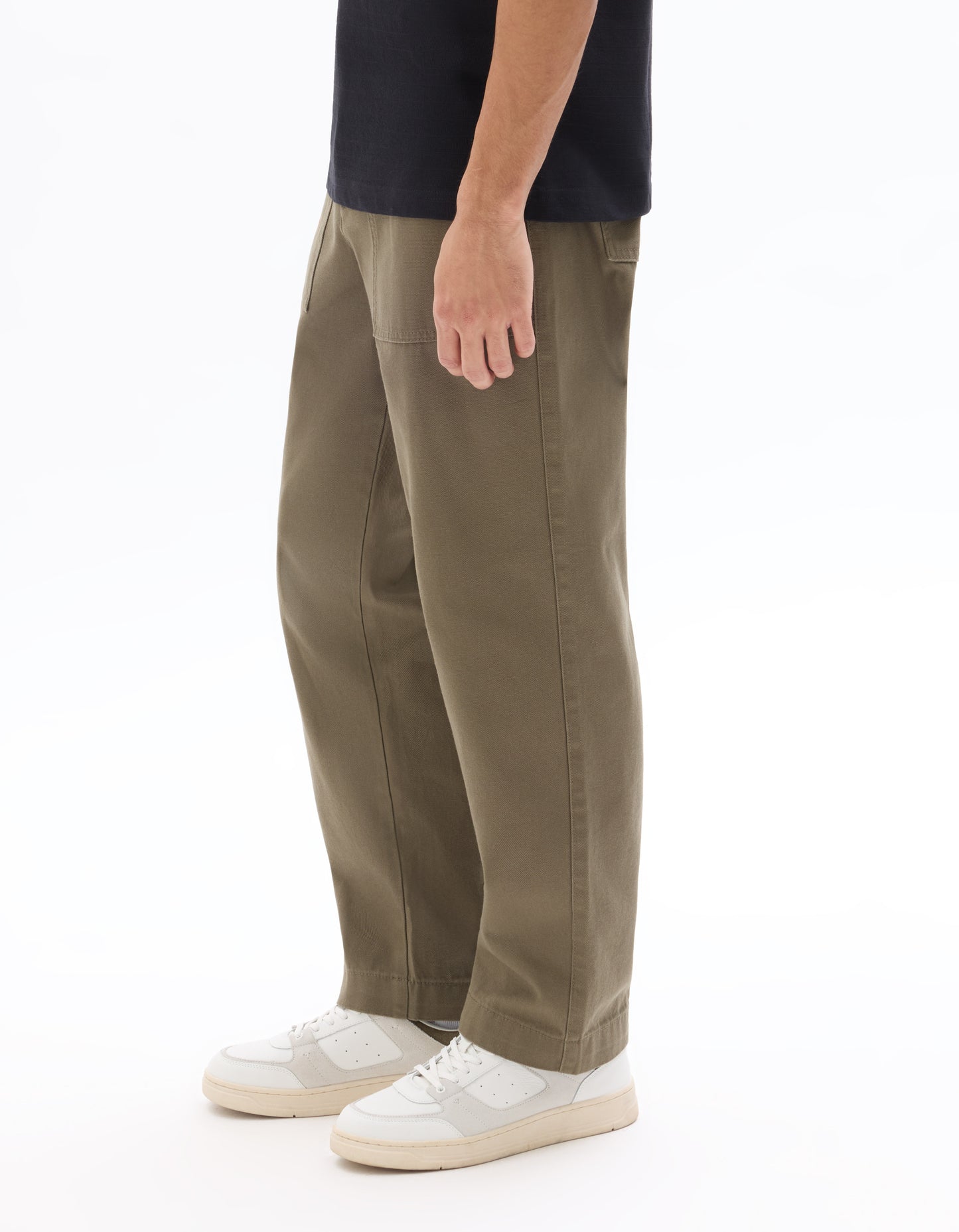 Celio Men Olive Solid Straight Fit Cotton Trousers