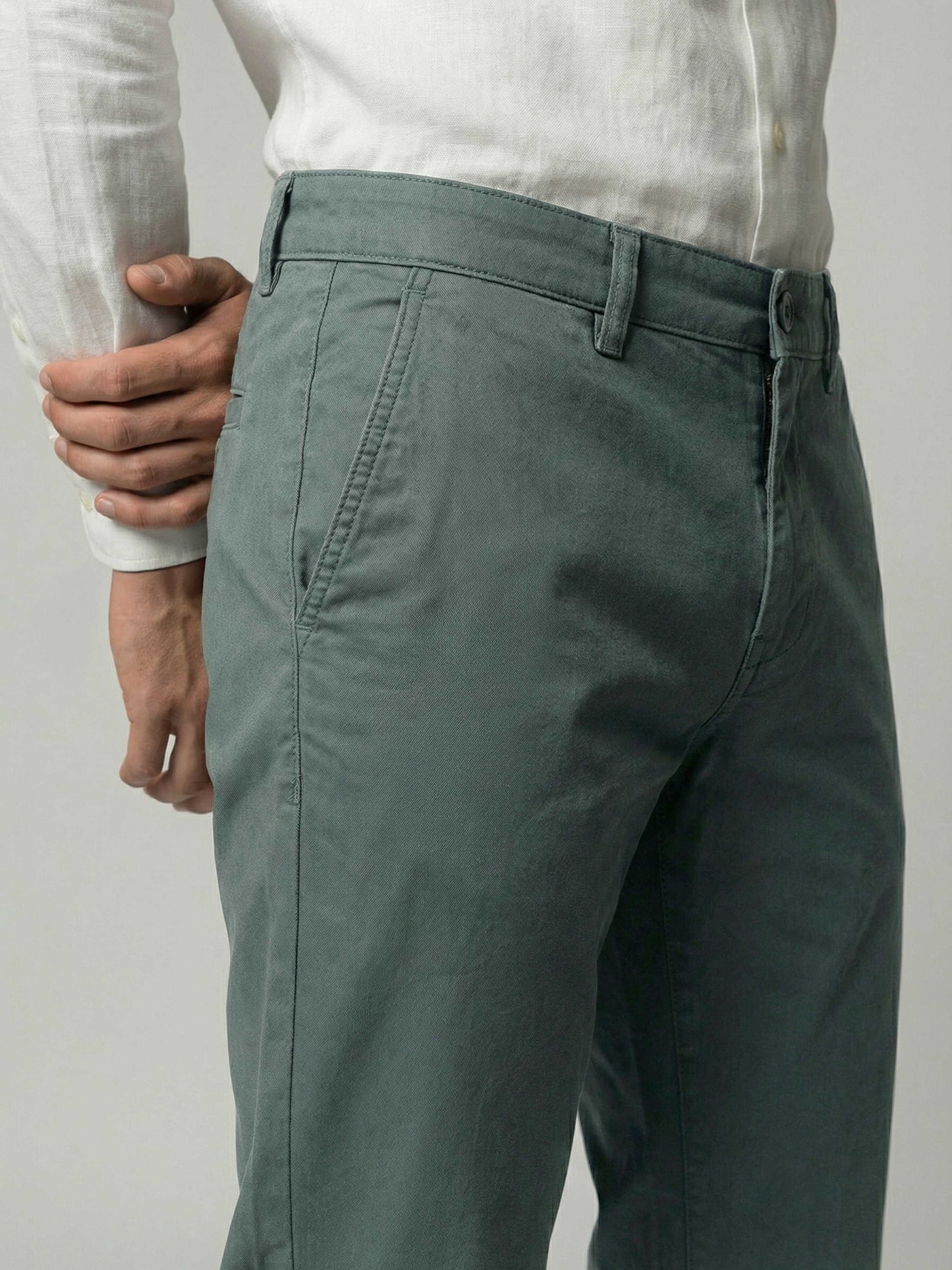 Celio* Men Green Solid Straight Fit Cotton Trousers