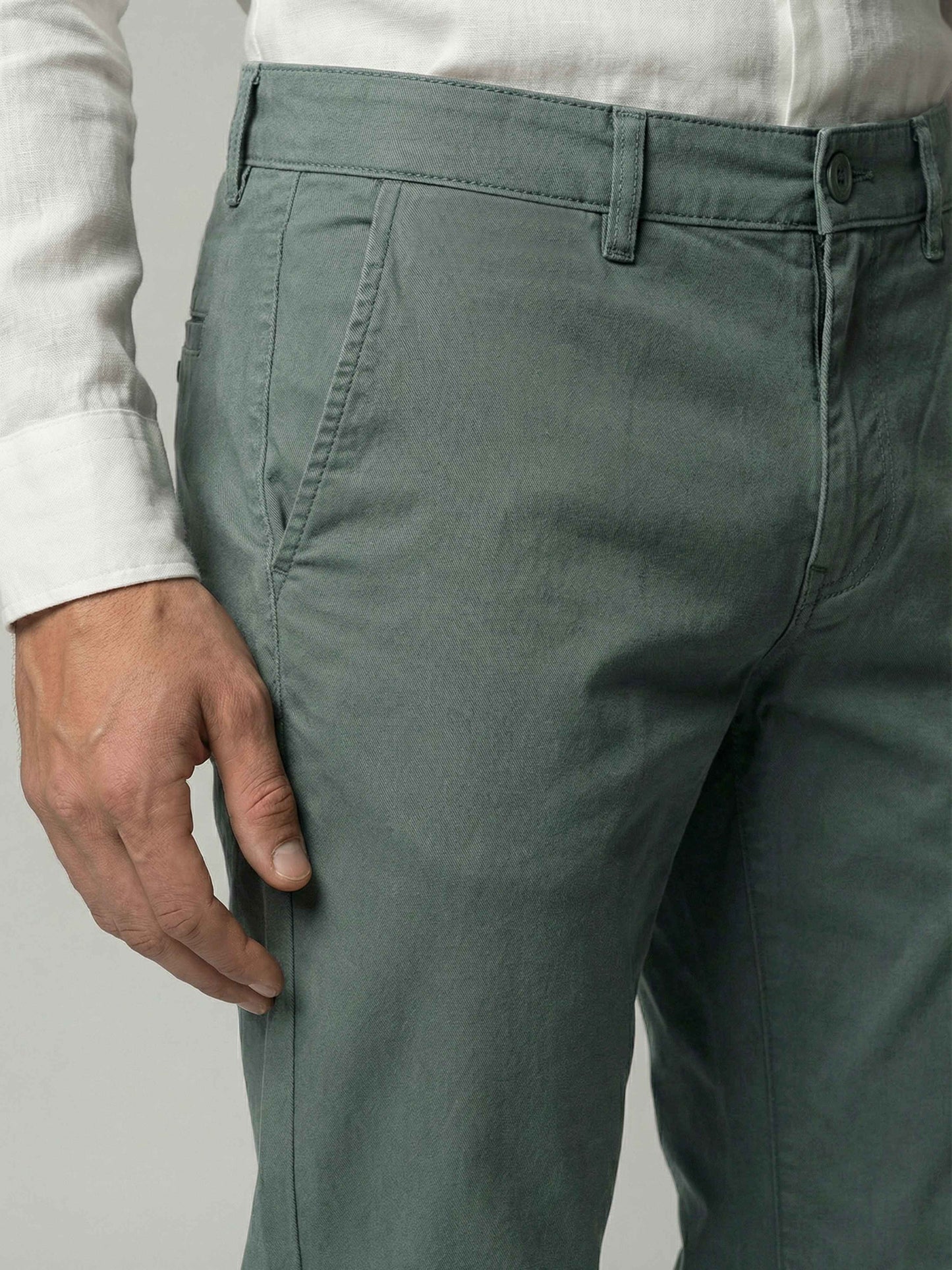 Celio* Men Green Solid Straight Fit Cotton Trousers