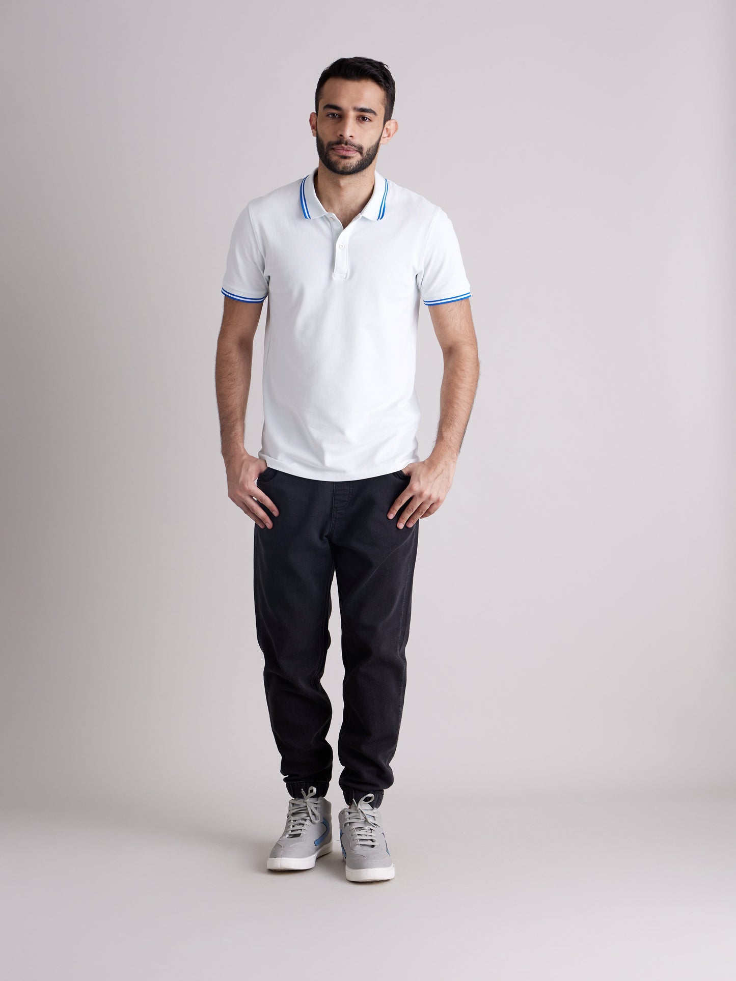 Celio* Men Black Solid Jogger Fit Cotton-Blend Jeans