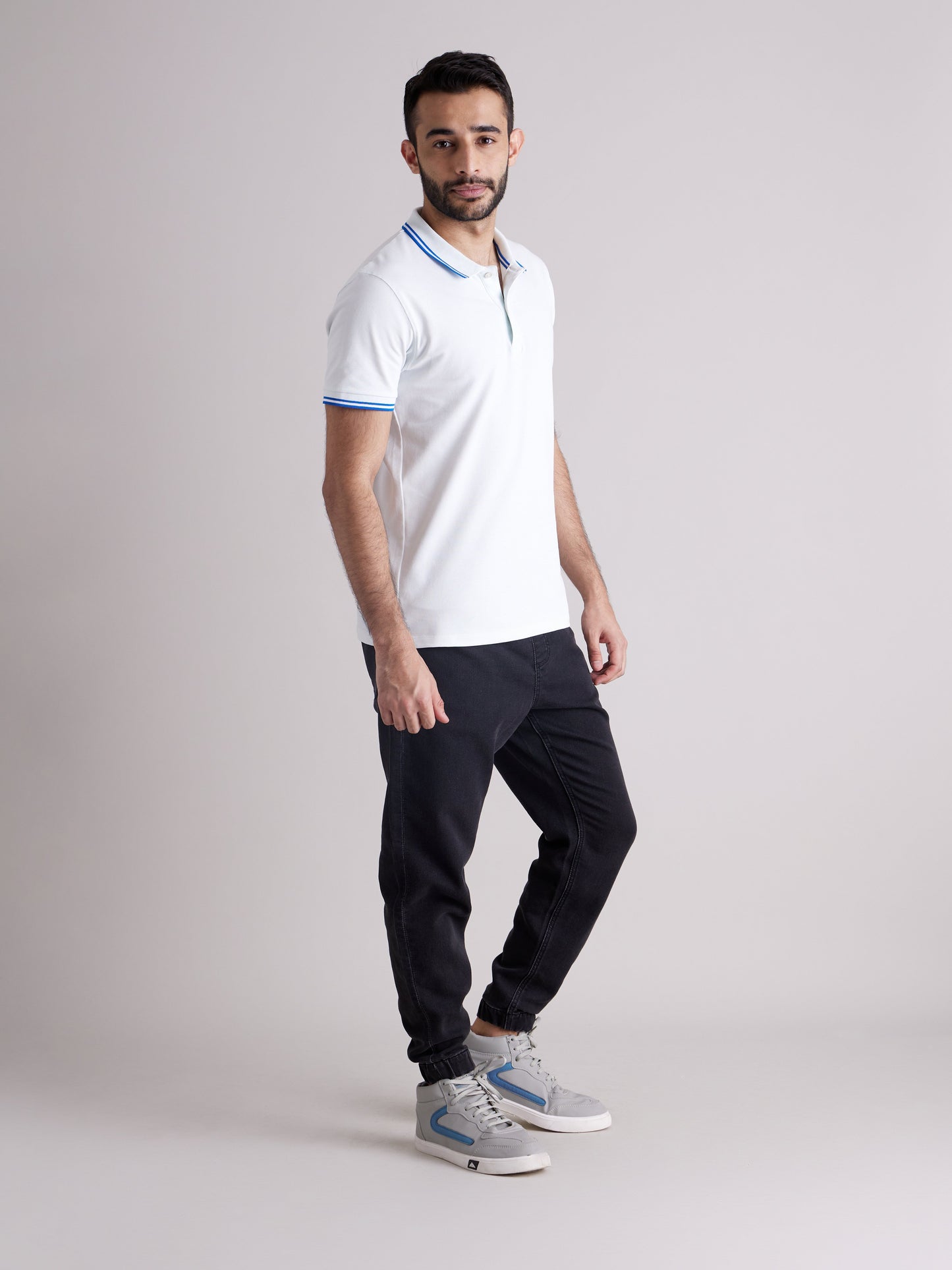 Celio* Men Black Solid Jogger Fit Cotton-Blend Jeans