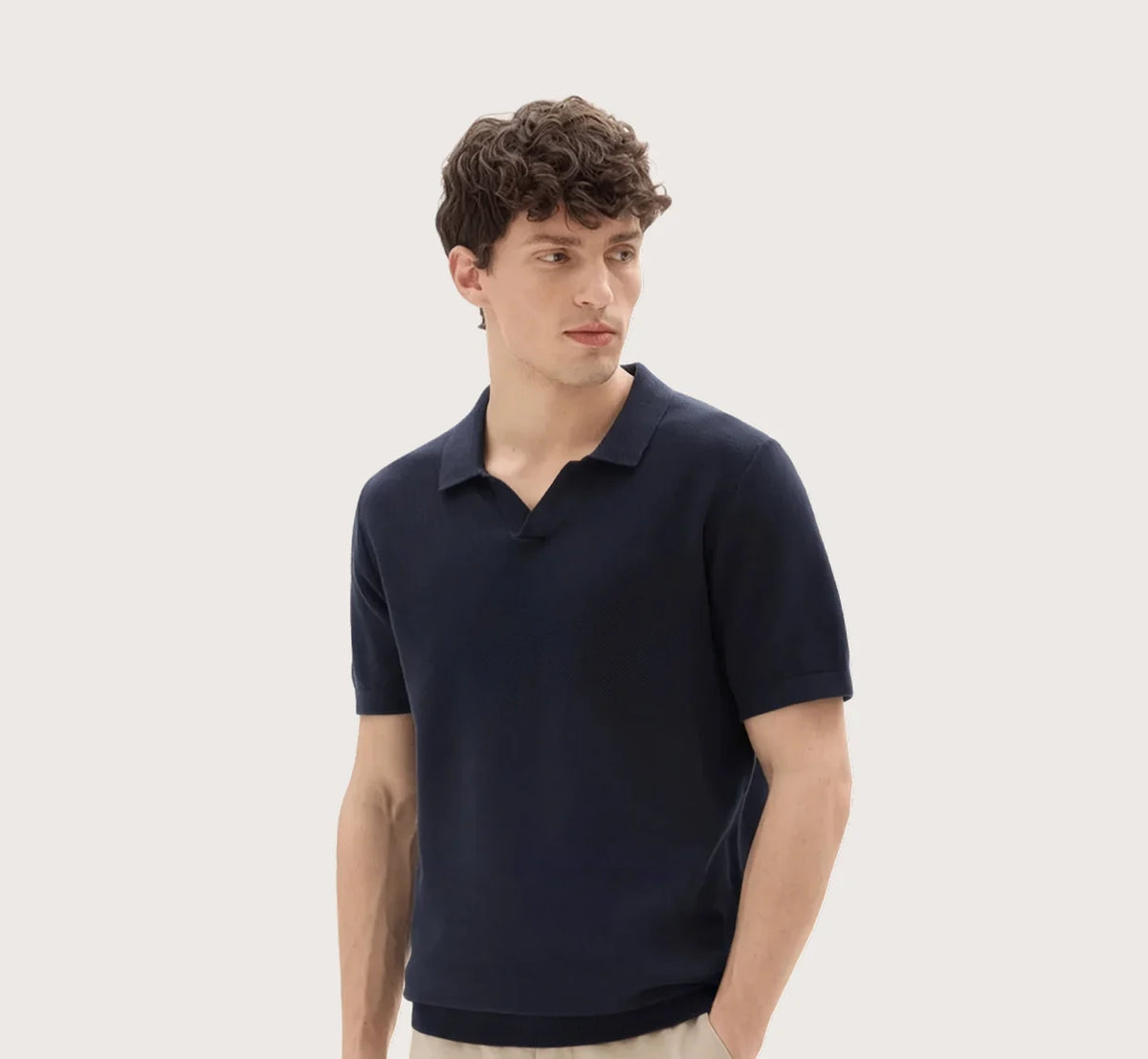polos.