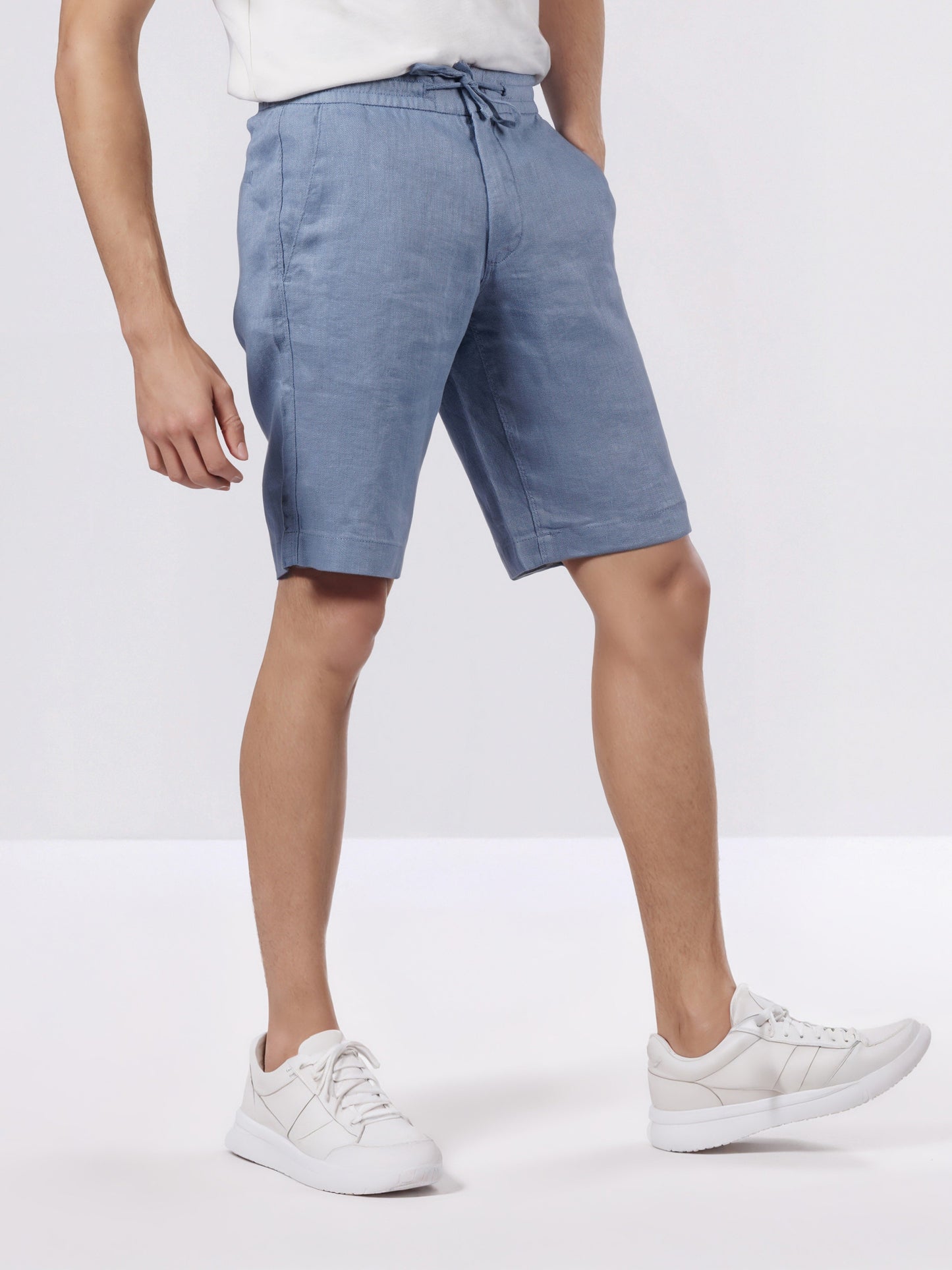 Celio* Men Blue Solid Bermuda Fit Linen Shorts